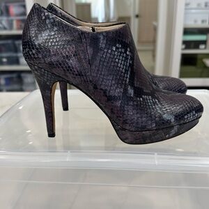 🍀Vince Camuto booties